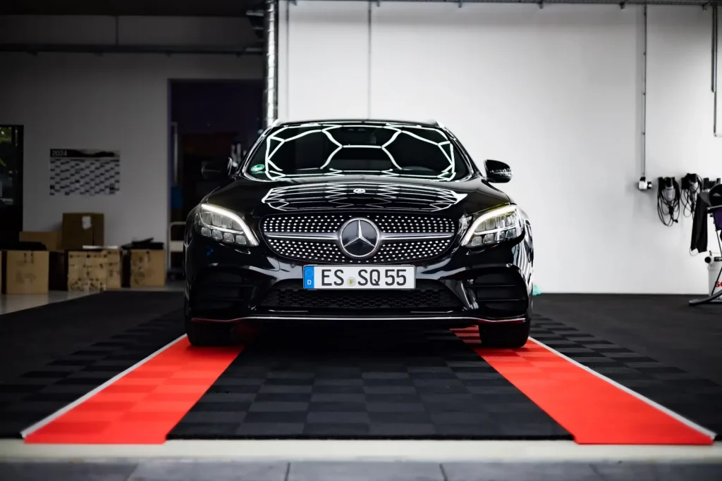 Entdecken Sie die Top 5 Anzeichen, dass Ihr Leasingfahrzeug vor der Rückgabe eine professionelle Autoaufbereitung in Stuttgart benötigt.