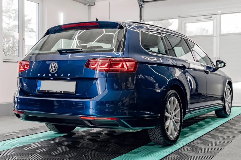 VW Passat bereit zu Leasingrückgabe nach Leasingrückläuferaufbereitung in Stuttgart