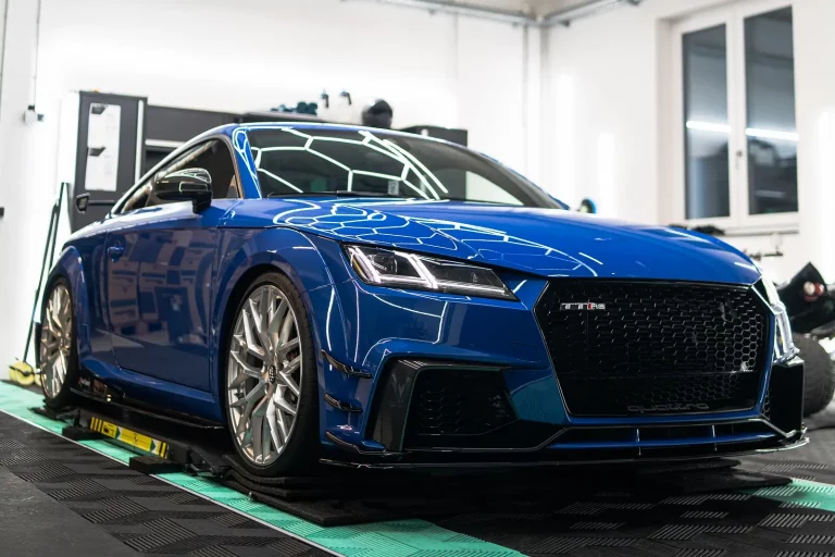 Audi TT RS mit gepflegten Felgen nach professioneller Autoaufbereitung in Stuttgart